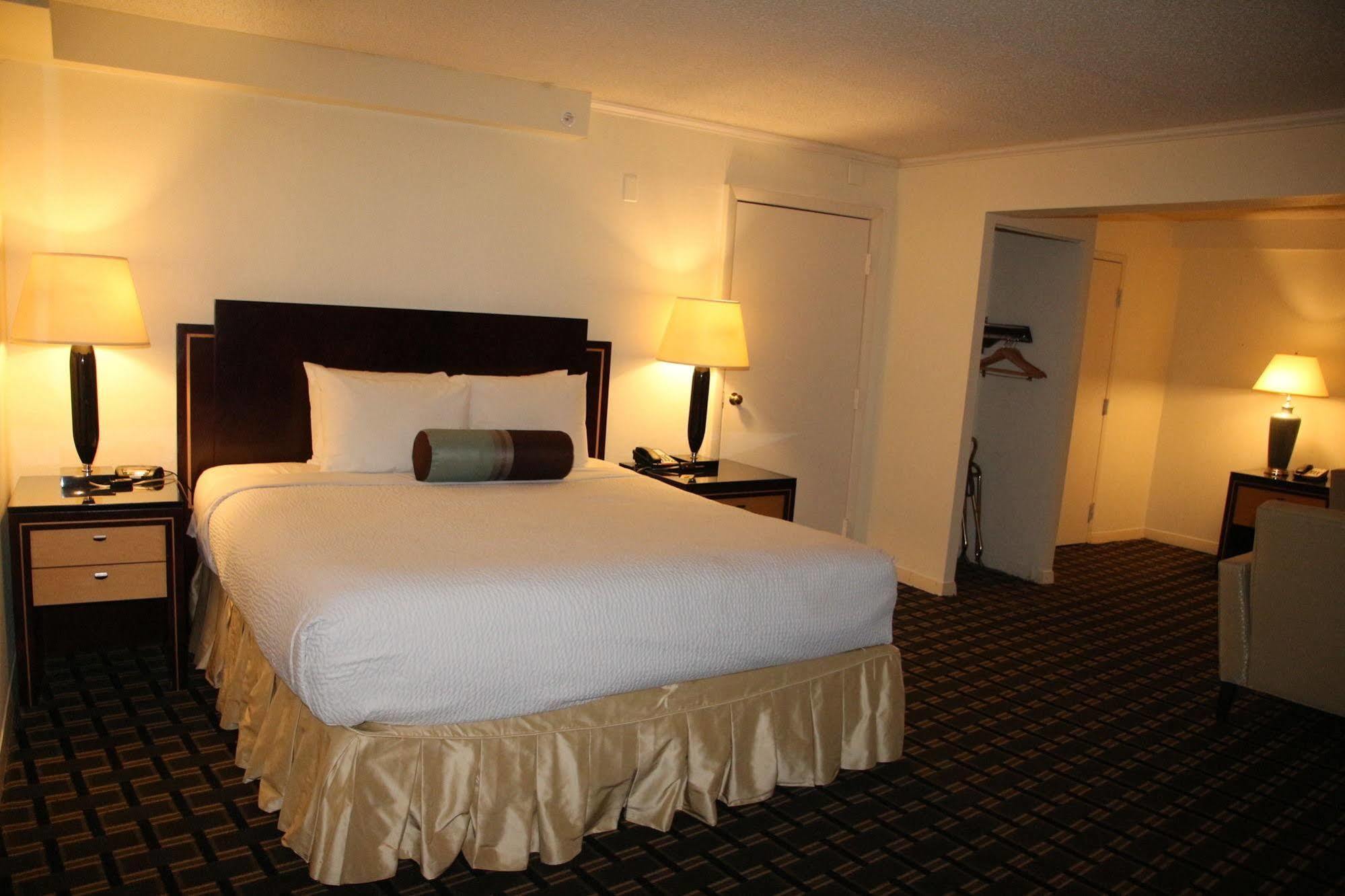Plaza - Boston 3* Bedford