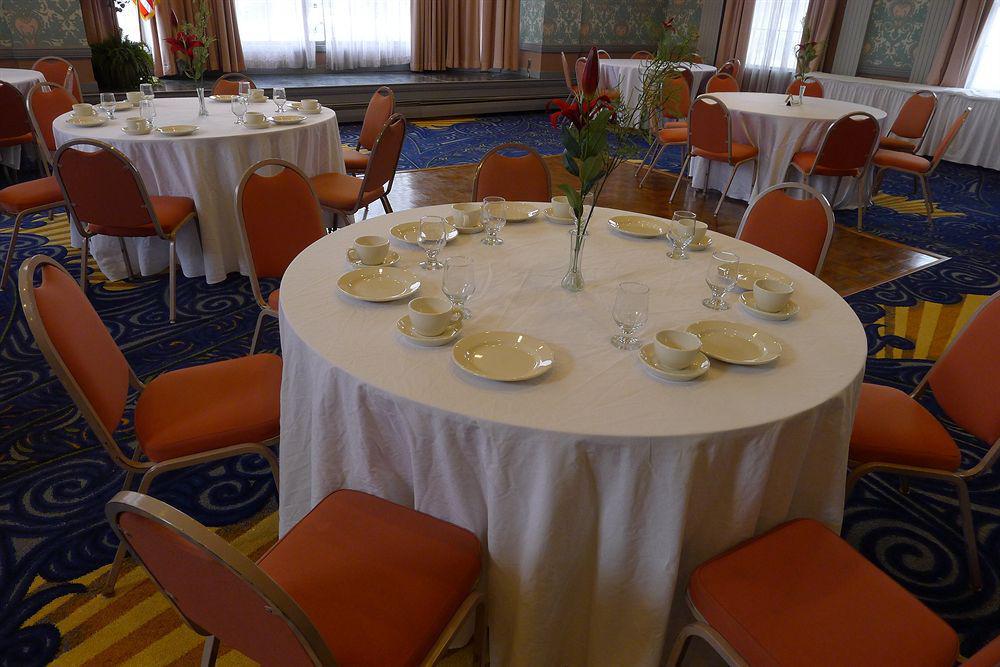 Hotel Plaza - Boston Bedford